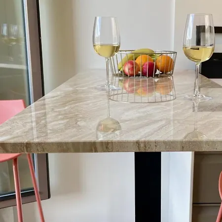 Urban Balance Suite, Andel - Metro Access & City Views *