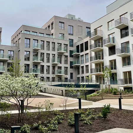 Urban Balance Suite, Andel - Metro Access & City Views *